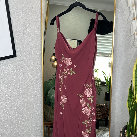 HOUSE OF CB 'Eloisa' Wine Embroidered Midi Dress NWOT - Picture 7 of 9